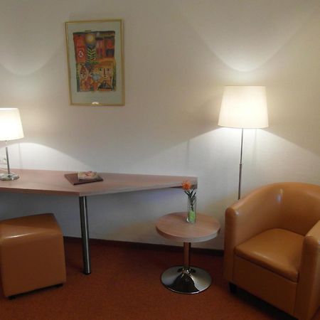 Hotel Am Springhorstsee Grossburgwedel Bagian luar foto