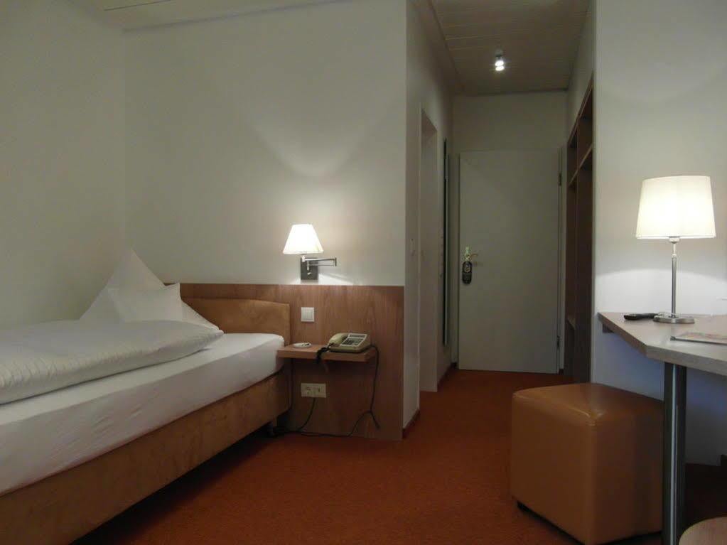 Hotel Am Springhorstsee Grossburgwedel Bagian luar foto